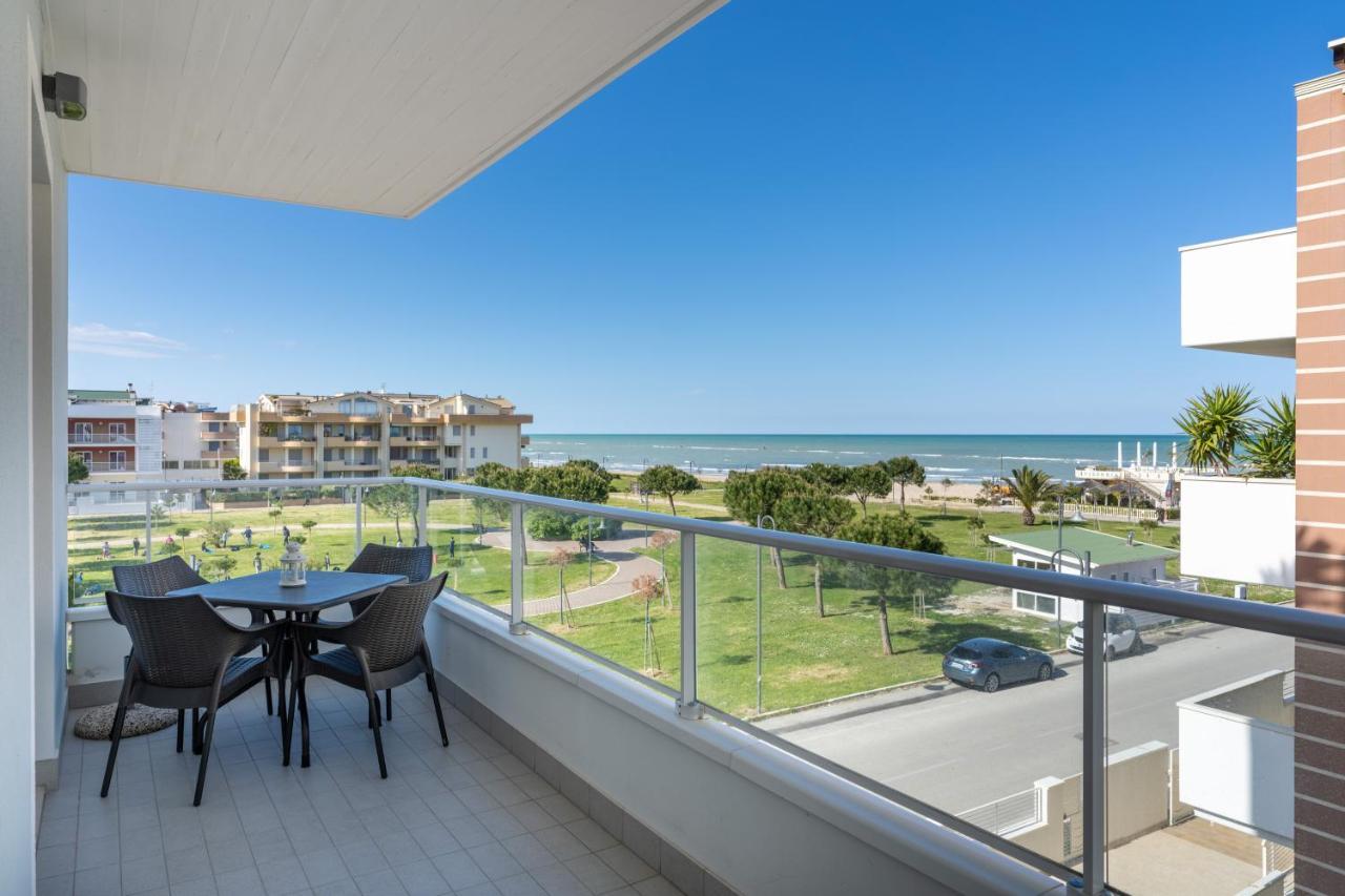 Residenze Roscioli Aparthotel Roseto Degli Abruzzi Exterior photo