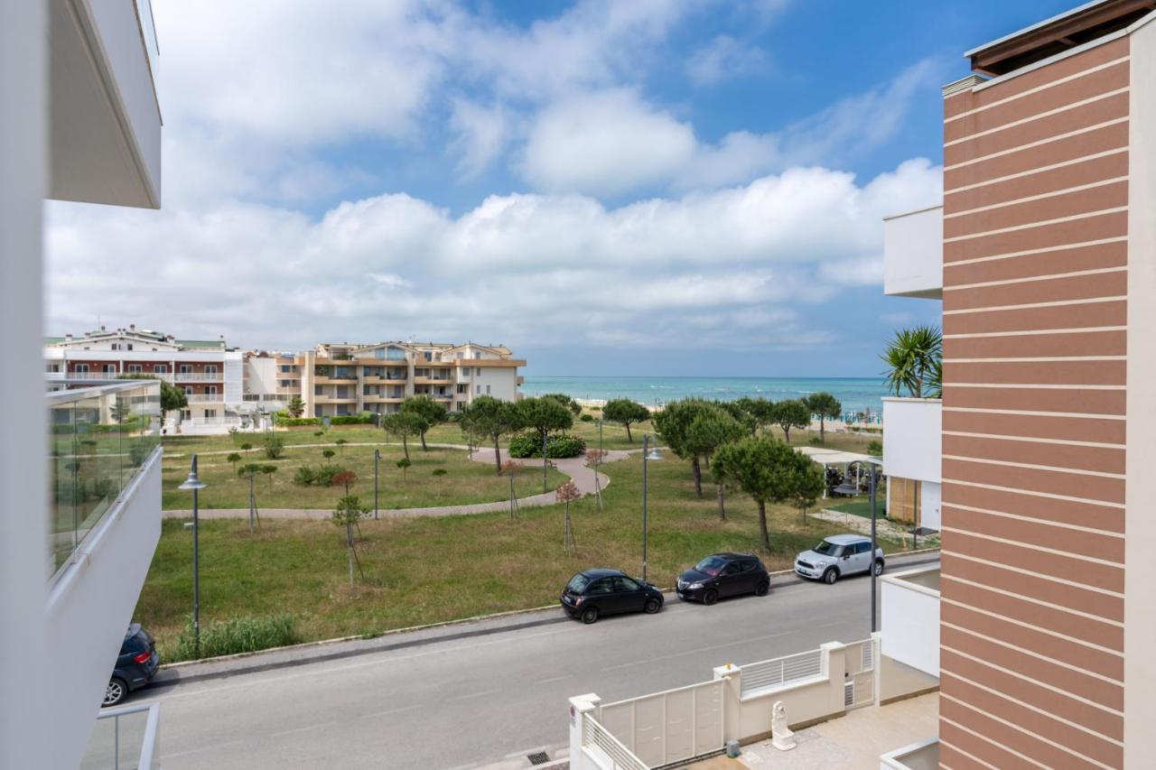 Residenze Roscioli Aparthotel Roseto Degli Abruzzi Exterior photo