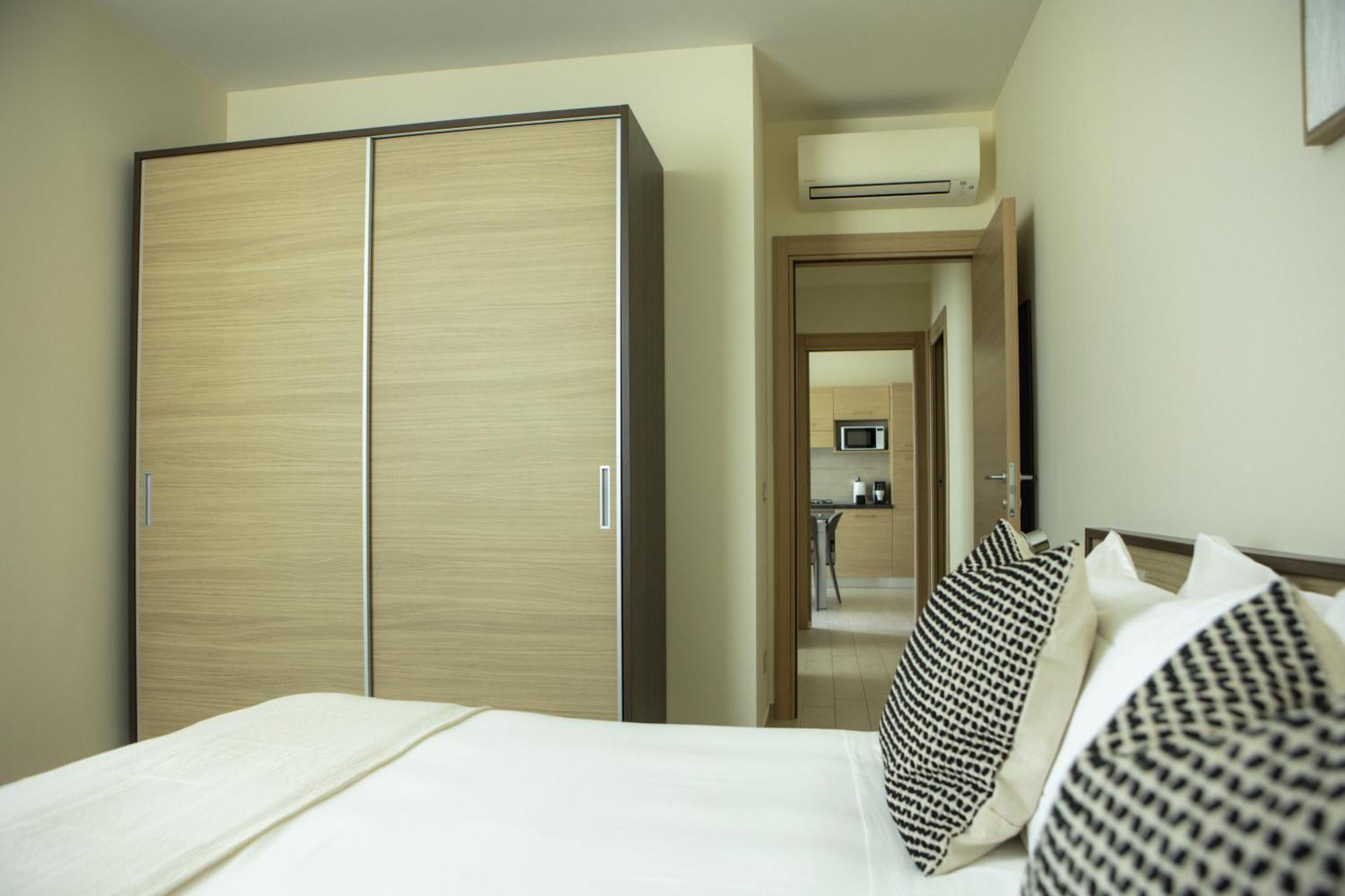 Residenze Roscioli Aparthotel Roseto Degli Abruzzi Exterior photo