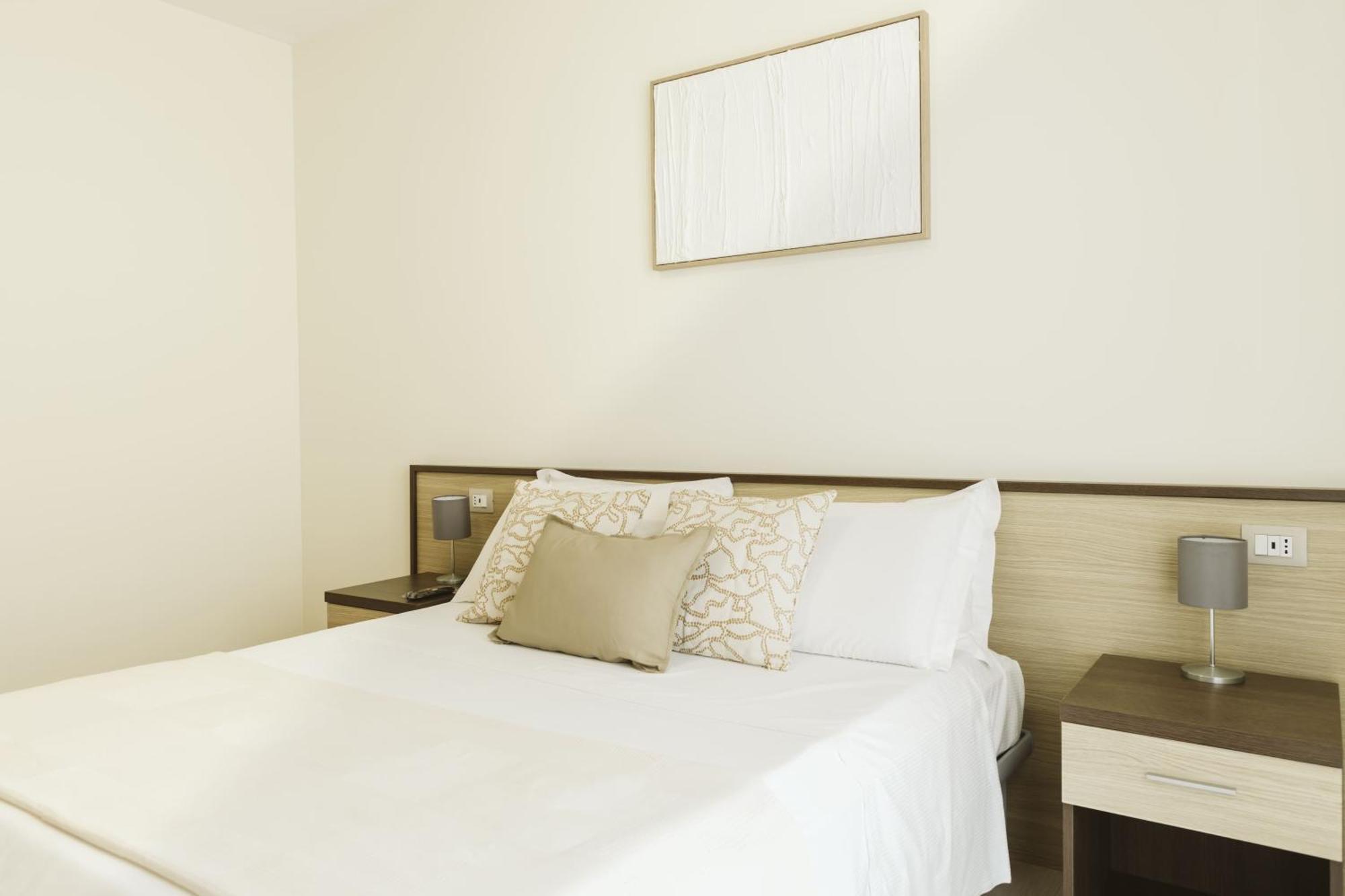 Residenze Roscioli Aparthotel Roseto Degli Abruzzi Exterior photo