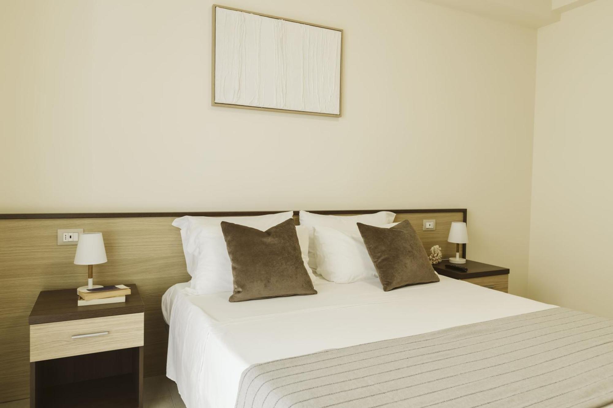 Residenze Roscioli Aparthotel Roseto Degli Abruzzi Exterior photo