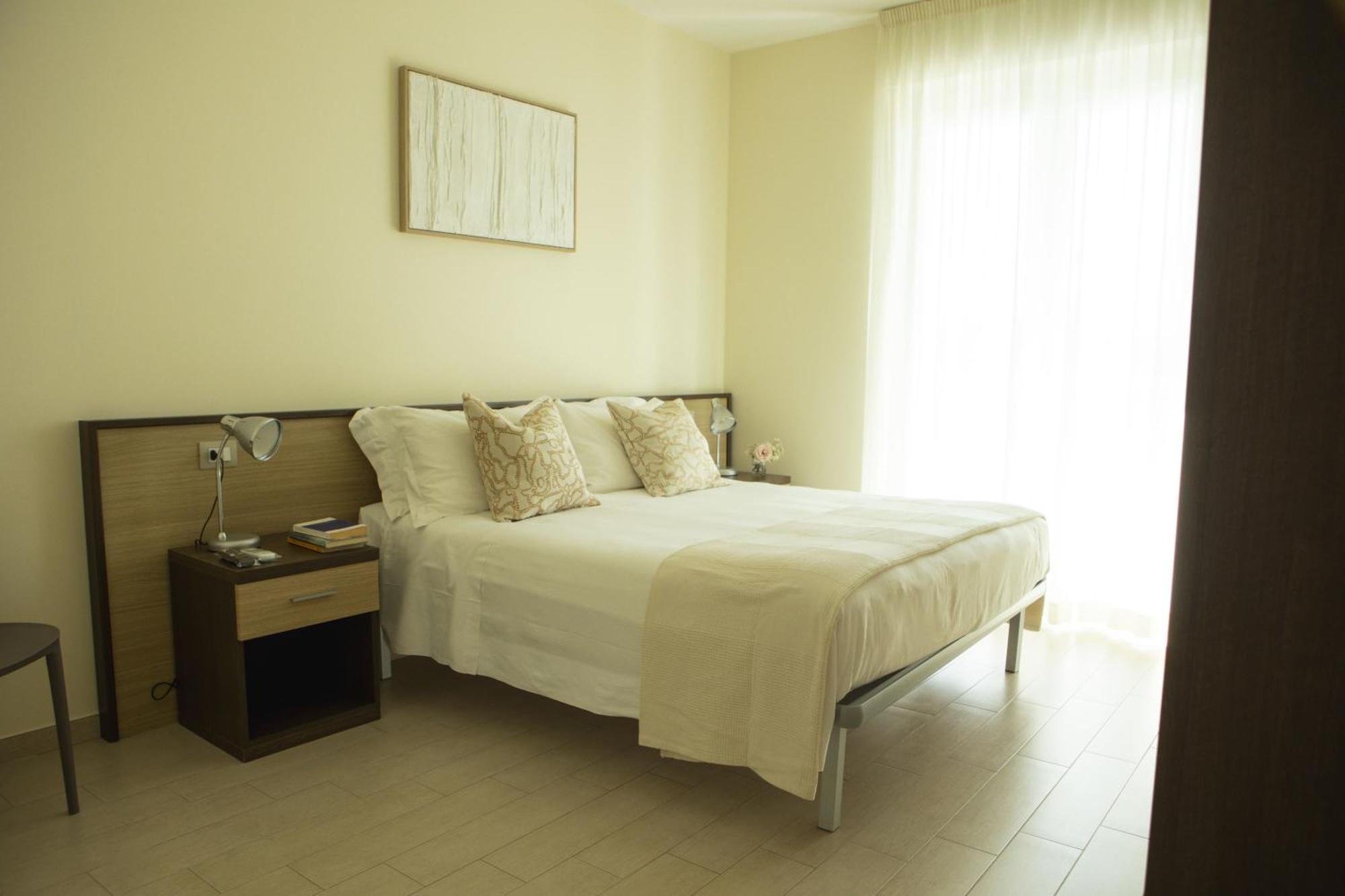 Residenze Roscioli Aparthotel Roseto Degli Abruzzi Exterior photo