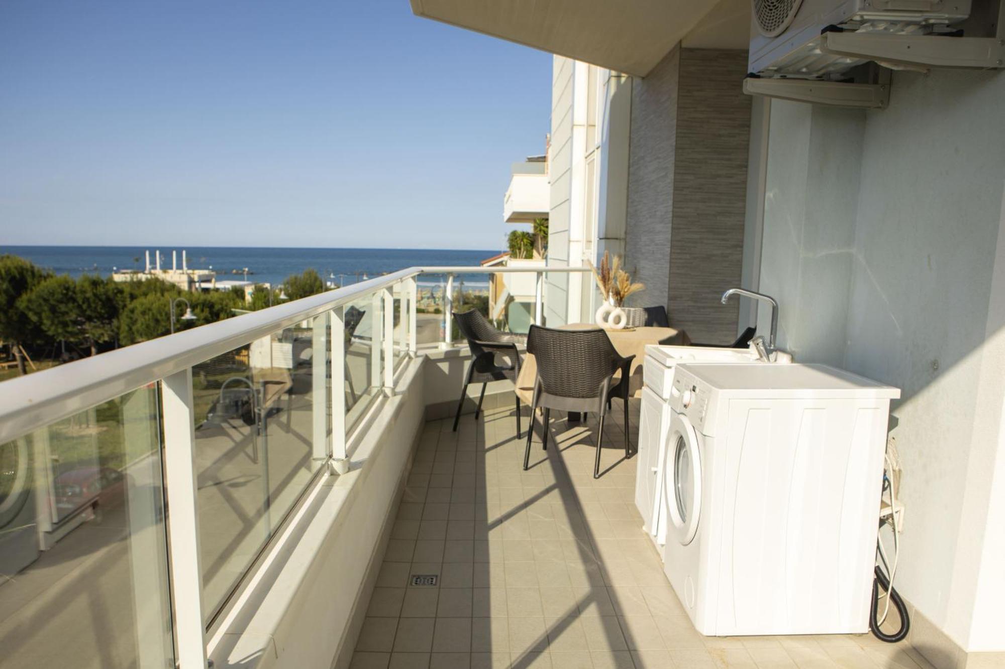 Residenze Roscioli Aparthotel Roseto Degli Abruzzi Exterior photo